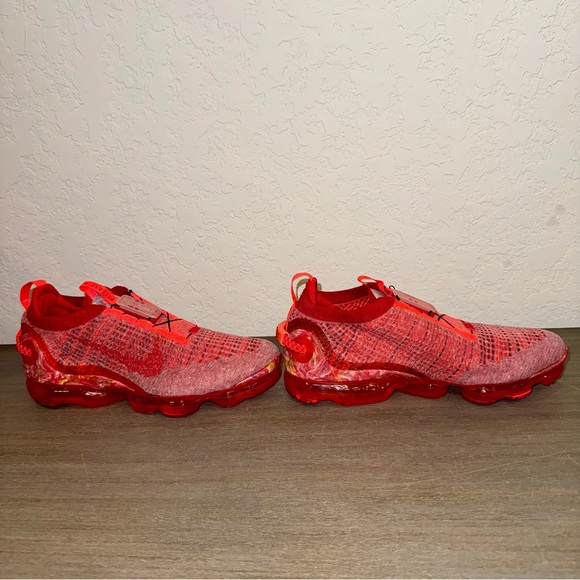Nike Men’s Air VaporMax 2020 Flyknit, Team Red/Flash Crimson/Gym Red, Size 10.5 - Picture 4 of 13